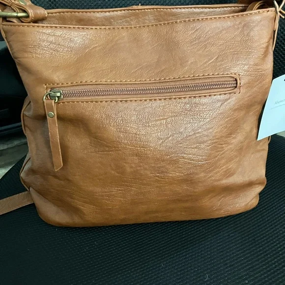 Medium Size Crossbody NWT - Picture 3 of 7